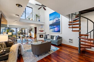 833 Ocean Ave, Unit 304 in Santa Monica, CA - Building Photo - Building Photo