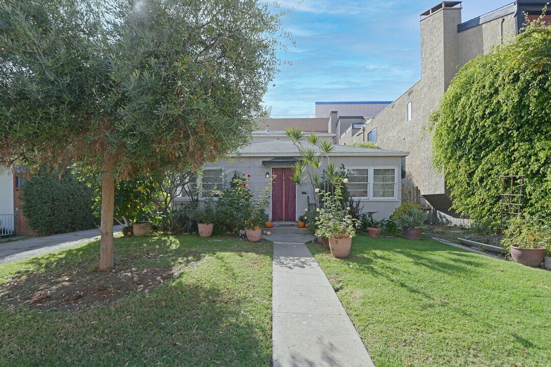 1433 S Bentley Ave in Los Angeles, CA - Building Photo