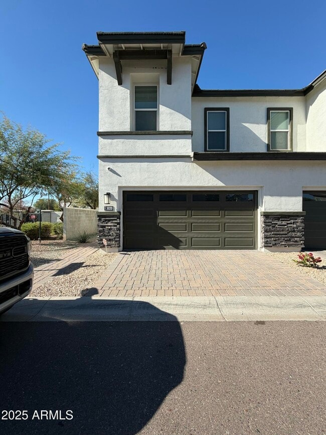 property at 3020 N 37th Pl