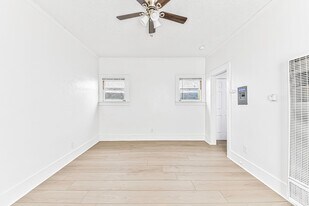 1074 Obispo Ave, Unit 109 in Long Beach, CA - Building Photo