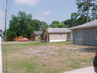 2062 Pinehurst St in Sarasota, FL - Building Photo