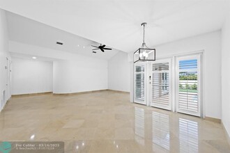 52 Greens Rd in Hollywood, FL - Foto de edificio - Building Photo