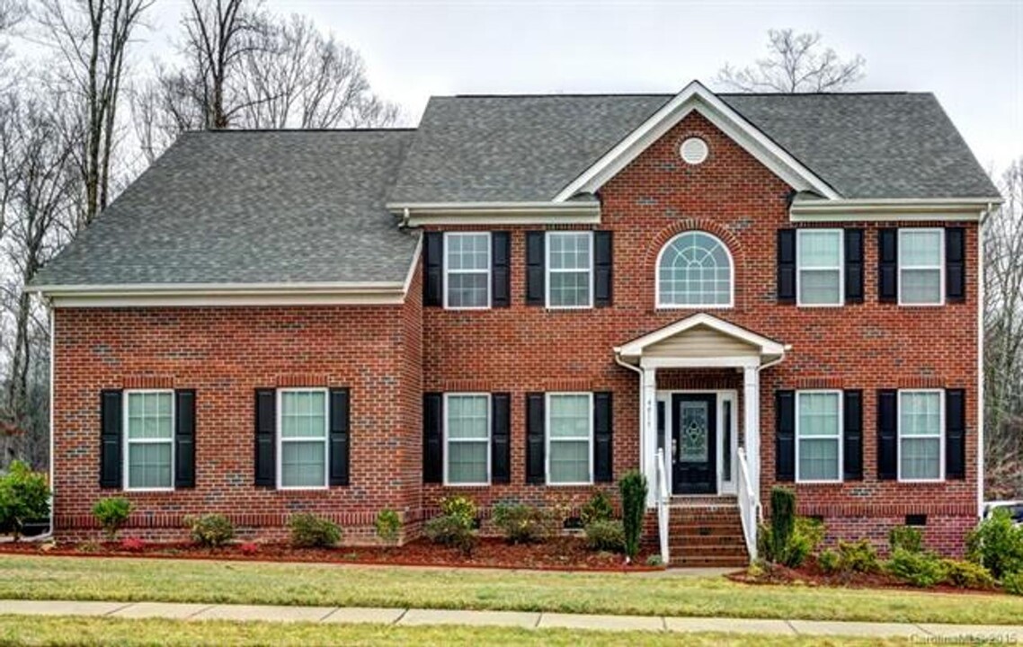 4015 Amber Leigh Way Dr in Charlotte, NC - Foto de edificio