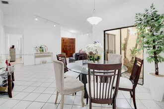 13625 SW 99th Ter in Miami, FL - Foto de edificio - Building Photo