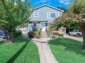 1 Pequot Ave in Port Washington, NY - Building Photo