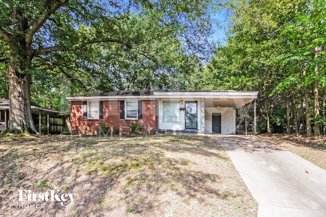 1307 S White Station Rd in Memphis, TN - Building Photo