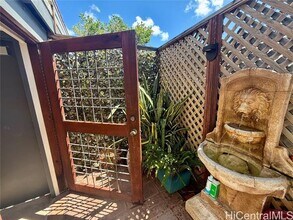 3765 Manini Way in Honolulu, HI - Building Photo - Building Photo