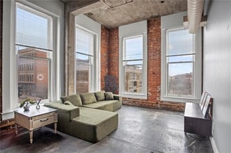113 W 5th St, Unit 205 in Kansas City, MO - Building Photo - Building Photo