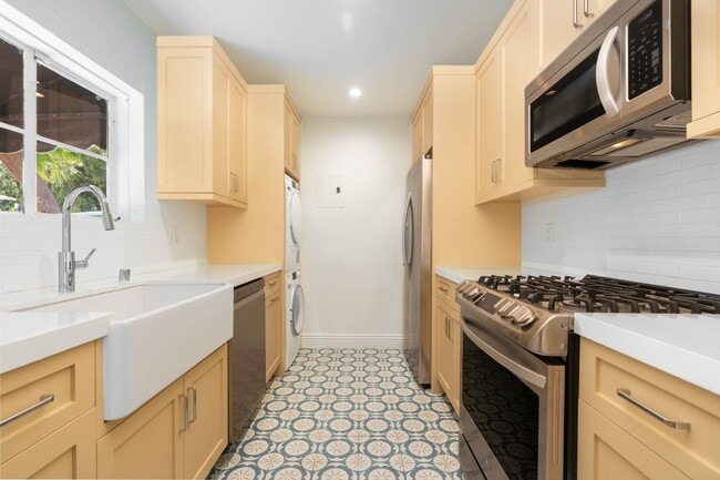 5161 Village Green in Los Angeles, CA - Foto de edificio - Building Photo