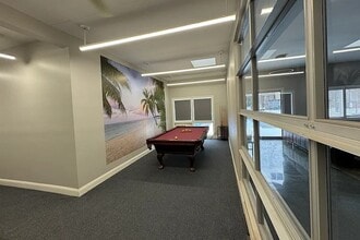 Forest Glen Apartments in La Grange Park, IL - Foto de edificio - Building Photo