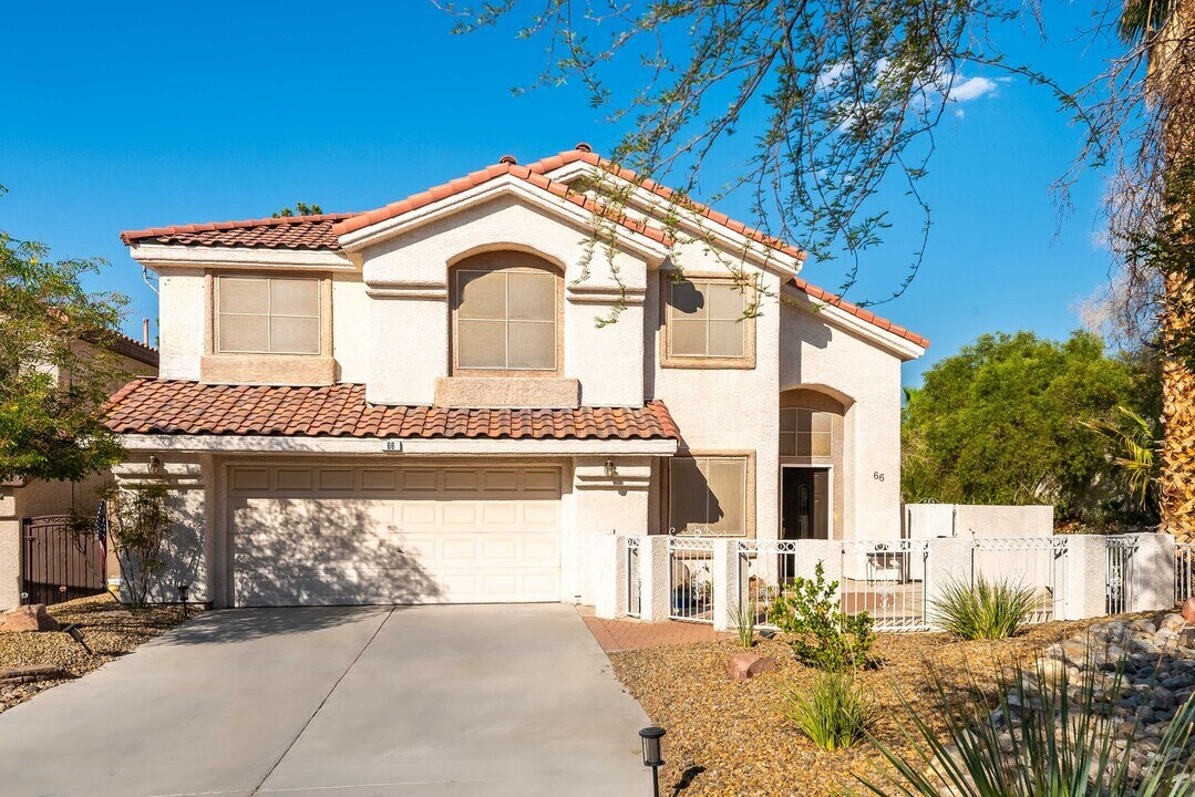 66 Huntfield Dr in Henderson, NV - Foto de edificio