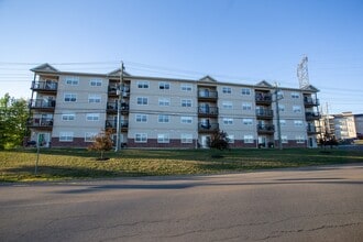 135 Reynolds St in Fredericton, NB - Building Photo - Building Photo