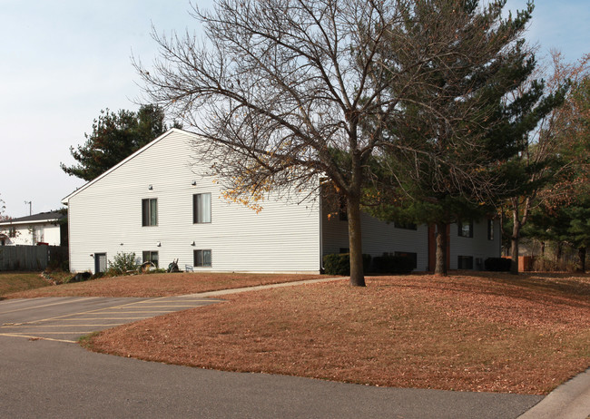 753 Helen St in Prescott, WI - Foto de edificio - Building Photo