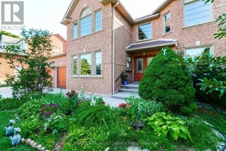 5668 Turney Dr in Mississauga, ON - Building Photo - Building Photo