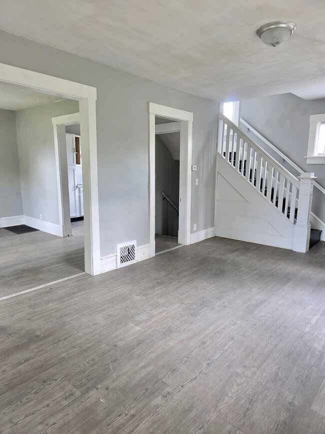 1411 Laiblin Pl NE in Canton, OH - Foto de edificio - Building Photo