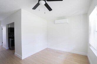 5642 Birr Ct in Orlando, FL - Foto de edificio - Building Photo