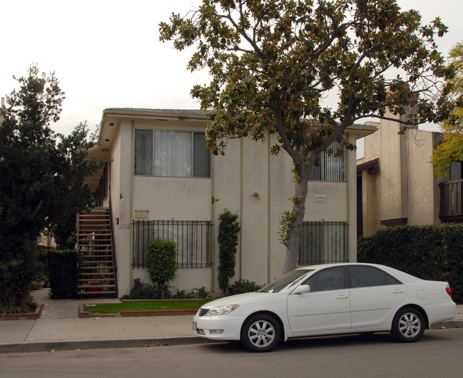 1706 E Erie St in Long Beach, CA - Foto de edificio - Building Photo