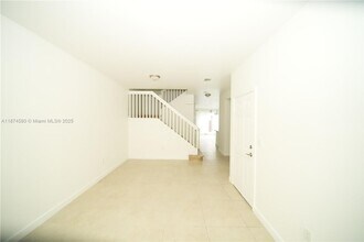 10457 NW 61st St in Doral, FL - Building Photo - Building Photo