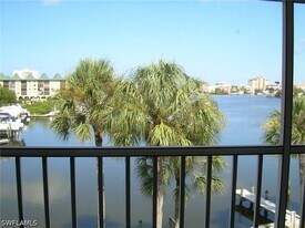 9101 Vanderbilt Dr in Naples, FL - Building Photo