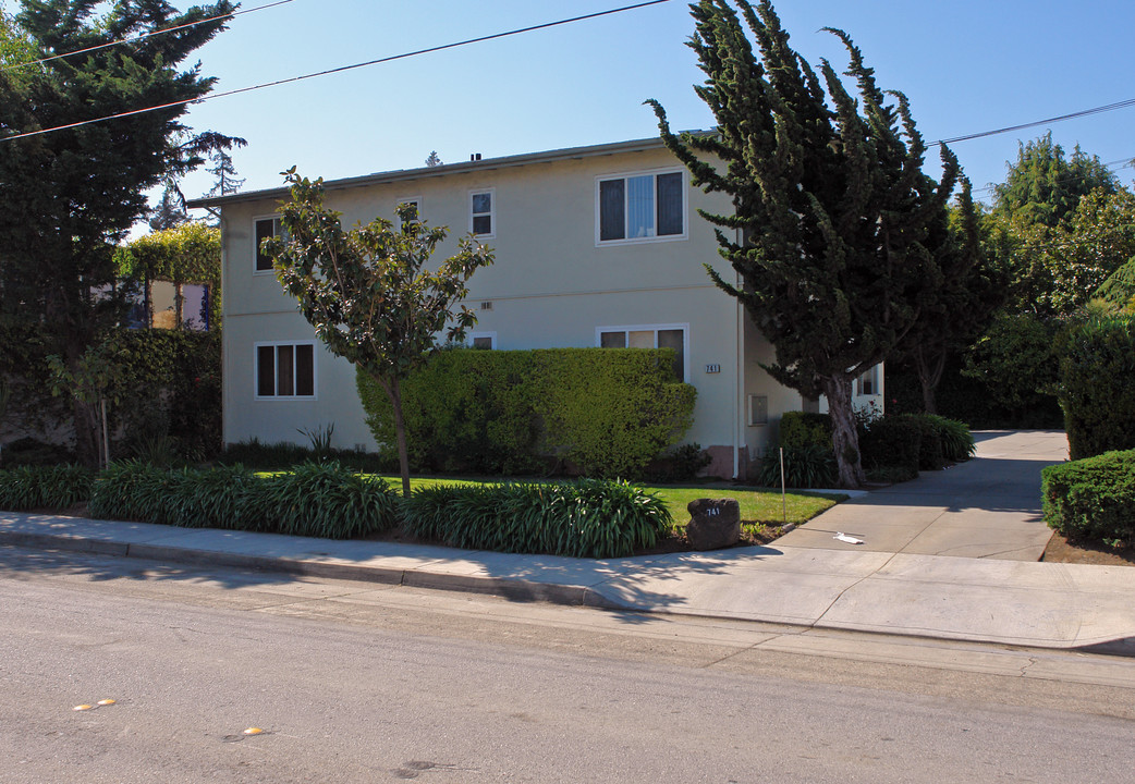 741 Rollins Rd in Burlingame, CA - Building Photo