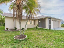 1609 E Cypress Point Dr in Venice, FL - Building Photo