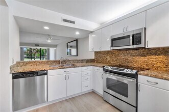 6181 Balboa Cir in Boca Raton, FL - Building Photo - Building Photo