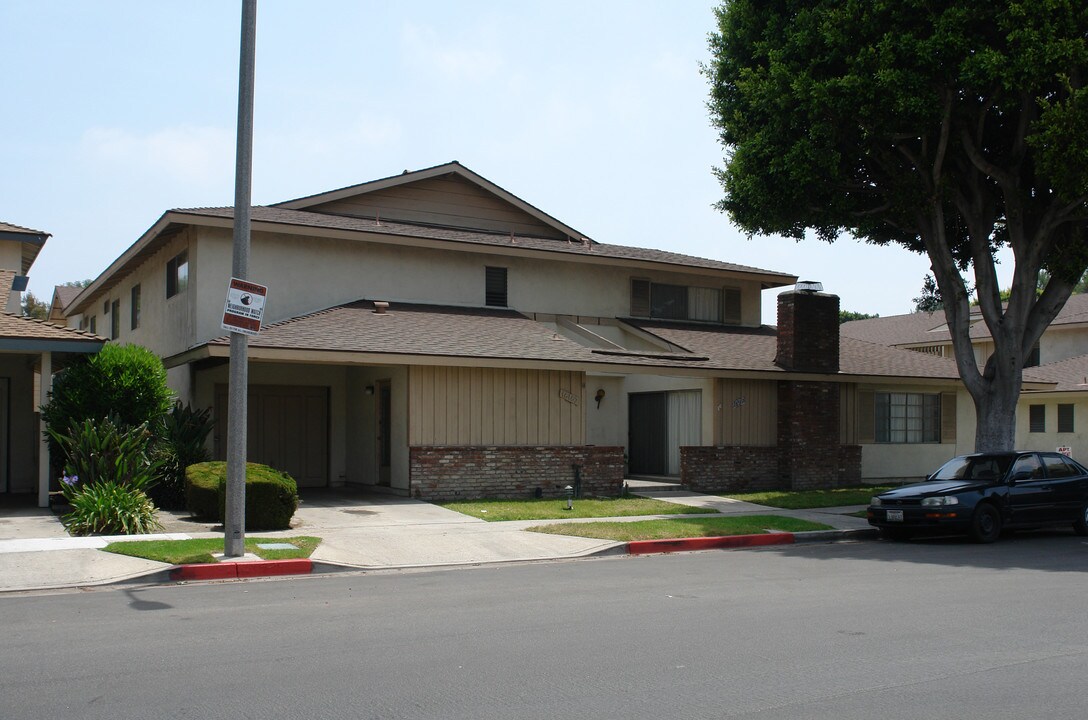 16162 Malaga Ln in Huntington Beach, CA - Building Photo