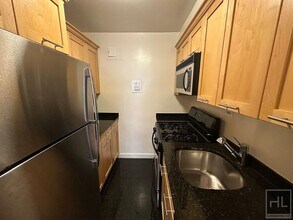 Fourth Avenue, Unit 3E in New York, NY - Building Photo - Building Photo