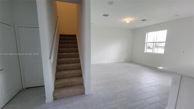 1759 SE 8th Ter in Florida City, FL - Building Photo - Building Photo