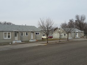 Townhouse Apts with upside in Ontario, OR - Building Photo - Building Photo