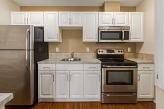 Oxford Apartments in Edmonton, AB - Building Photo - Building Photo