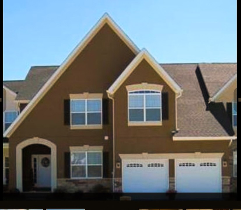 Hampton Bluff Town Houses in Cuyahoga Falls, OH - Building Photo