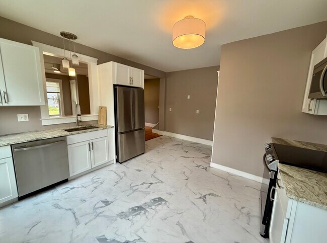 12 Stark St, Unit 12 - 1 in Nashua, NH - Building Photo - Building Photo
