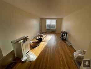 GRAND CENTRAL PARKWAY, Unit LOBGO in Queens, NY - Building Photo - Building Photo