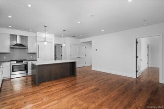 422 E Boston Post Rd in Mamaroneck, NY - Building Photo - Building Photo