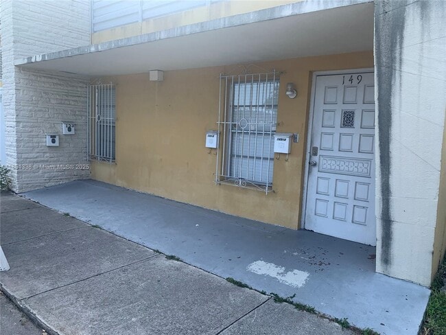 149 Bentley Dr in Miami Springs, FL - Building Photo - Building Photo
