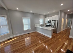 21 Alpine St, Unit 1 in Boston, MA - Building Photo - Building Photo