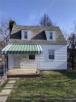 1122 Cloverfield Dr in Pittsburgh, PA - Building Photo