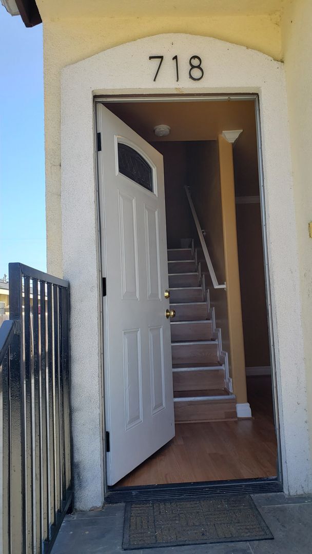 718 E 40th Pl in Los Angeles, CA - Building Photo - Building Photo