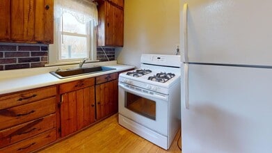 921 Douglas Ave in Ames, IA - Building Photo - Building Photo