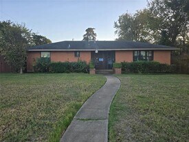 648 Penguin Dr in Dallas, TX - Building Photo