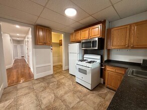 393-393 Highland Ave, Unit 3R in Malden, MA - Building Photo - Building Photo