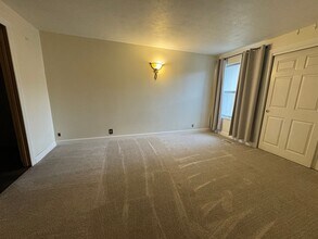 2487 W Dutch Draw in Taylorsville, UT - Building Photo - Building Photo