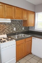 Center Court Apartments- FREE Month! in Collierville, TN - Building Photo - Building Photo