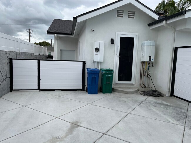 5331 E Brittain St in Long Beach, CA - Foto de edificio - Building Photo