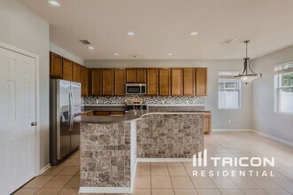4422 Fieldview Cir in Wesley Chapel, FL - Foto de edificio - Building Photo