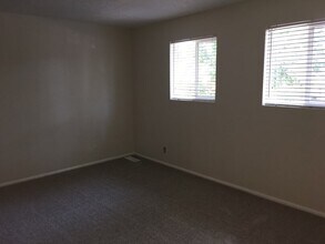5319 Baxter Ct SE in Salem, OR - Foto de edificio - Building Photo