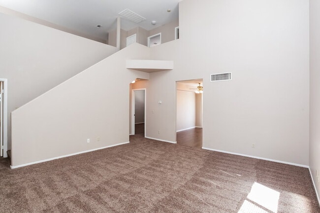 7512 Hickory Hills Dr in Las Vegas, NV - Foto de edificio - Building Photo