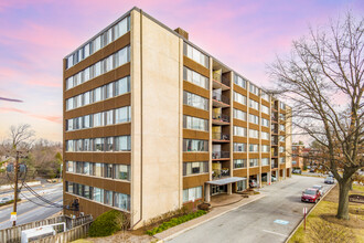 Lorcom House in Arlington, VA - Foto de edificio - Building Photo