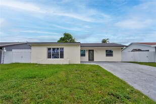 6455 Pershing St in Hollywood, FL - Foto de edificio - Building Photo